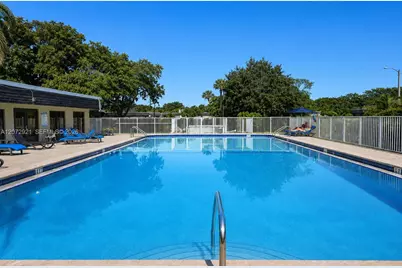 5700 White Hickory Cir, Tamarac, FL 33319 - Photo 29