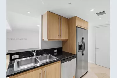 7600 Collins Ave #703, Miami Beach, FL 33141 - Photo 17