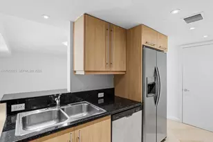 7600 Collins Ave, Miami Beach, FL 33141 - Photo 17