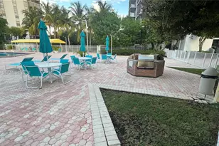 20500 W Country Club Dr, Aventura, FL 33180 - Photo 13