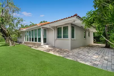 8901 Hawthorne Ave, Surfside, FL 33154 - Photo 13