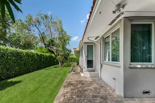 8901 Hawthorne Ave, Surfside, FL 33154 - Photo 23