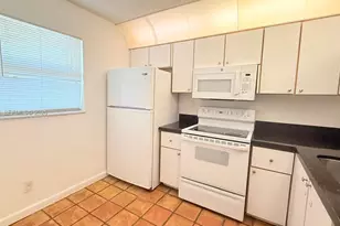 10452 NW 10th St, Pembroke Pines, FL 33026 - Photo 5