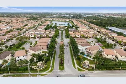 8881 W 35th Ln, Hialeah, FL 33018 - Photo 29
