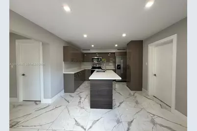 15011 Coconut Ct #15011, Miami Lakes, FL 33014 - Photo 3
