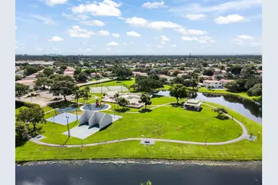 11112 N Harmony Lake Cir, Davie, FL 33324 - Photo 49
