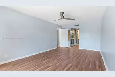 11112 N Harmony Lake Cir, Davie, FL 33324 - Photo 27