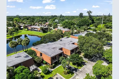 11112 N Harmony Lake Cir, Davie, FL 33324 - Photo 51
