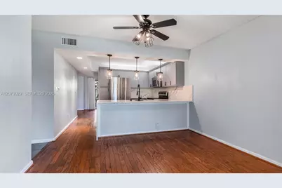 11112 N Harmony Lake Cir, Davie, FL 33324 - Photo 17