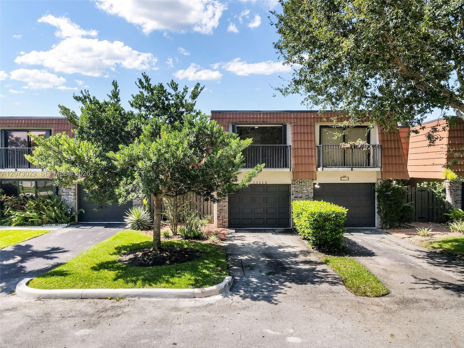 11112 N Harmony Lake Cir - 11112 N Harmony Lake Cir, Davie, FL 33324 Luxury Property | Jose Angel Pina