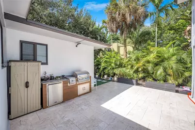 835 NE 120th St, Biscayne Park, FL 33161 - Photo 27