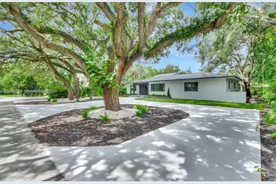 835 NE 120th St, Biscayne Park, FL 33161 - Photo 3