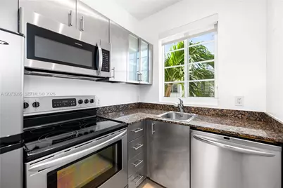 1000 Meridian Ave #8, Miami Beach, FL 33139 - Photo 17