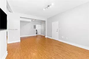 1000 Meridian Ave, Miami Beach, FL 33139 - Photo 9
