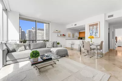 1060 Brickell Ave #2117, Miami, FL 33131 - Photo 1