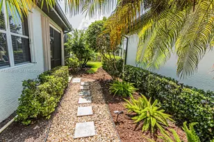 10545 Avila Cir, Fort Myers, FL 33913 - Photo 3