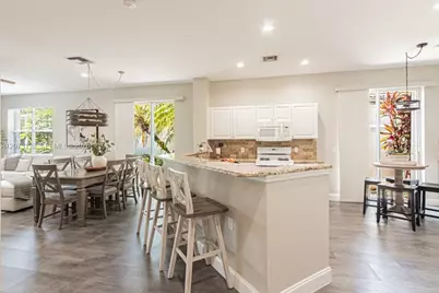 10545 Avila Cir, Fort Myers, FL 33913 - Photo 9