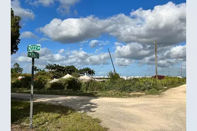 22135 SW 260th St, Homestead, FL 33031 - Photo 7