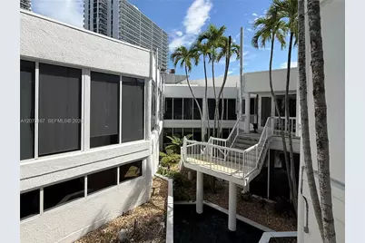 20201 E Country Club Dr #308, Aventura, FL 33180 - Photo 31