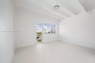 3915 N Meridian Ave, Miami Beach, FL 33140 - Photo 13