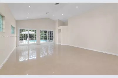 1090 SW 156th Ave, Pembroke Pines, FL 33027 - Photo 9