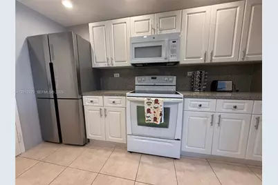 800 NE 195th St #211, Miami, FL 33179 - Photo 3