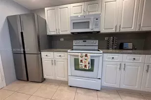 800 NE 195th St, Miami, FL 33179 - Photo 3
