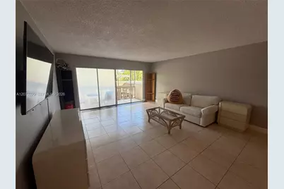 800 NE 195th St #211, Miami, FL 33179 - Photo 9