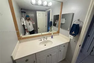 800 NE 195th St, Miami, FL 33179 - Photo 15