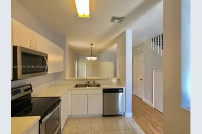 12218 SW 8th Ct, Pembroke Pines, FL 33025 - Photo 11