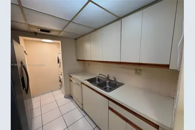 2457 Collins Ave #1405, Miami Beach, FL 33140 - Photo 15