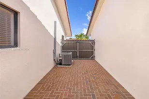 10212 NW 129th St, Hialeah Gardens, FL 33018 - Photo 49