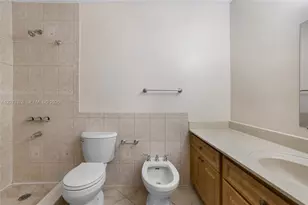 10212 NW 129th St, Hialeah Gardens, FL 33018 - Photo 43