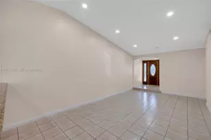 10212 NW 129th St, Hialeah Gardens, FL 33018 - Photo 13
