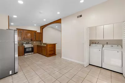 10212 NW 129th St, Hialeah Gardens, FL 33018 - Photo 23
