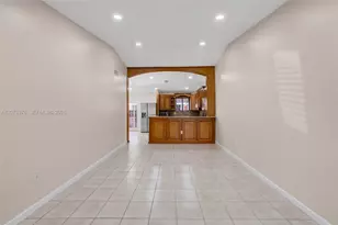 10212 NW 129th St, Hialeah Gardens, FL 33018 - Photo 11