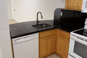 210 SW 11th St, Miami, FL 33130 - Photo 5