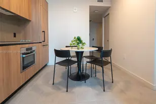 121 NE 5th St, Miami, FL 33132 - Photo 11