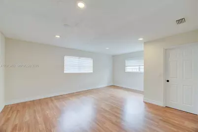 359 10th St, Lake Park, FL 33403 - Photo 17