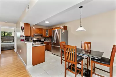 400 Palm Cir W #208, Pembroke Pines, FL 33025 - Photo 11
