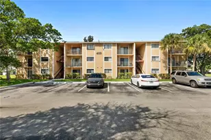 400 Palm Cir W, Pembroke Pines, FL 33025 - Photo 1