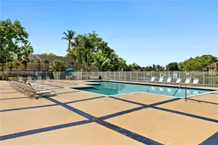 400 Palm Cir W, Pembroke Pines, FL 33025 - Photo 35