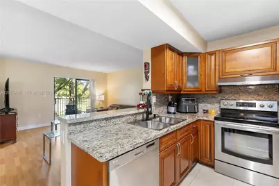 400 Palm Cir W #208, Pembroke Pines, FL 33025 - Photo 15