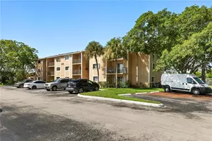 400 Palm Cir W, Pembroke Pines, FL 33025 - Photo 33