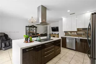 8741 NW 110th Ave, Doral, FL 33178 - Photo 17