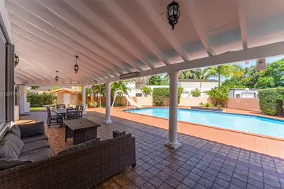 8390 SW 2nd St, Miami, FL 33144 - Photo 13