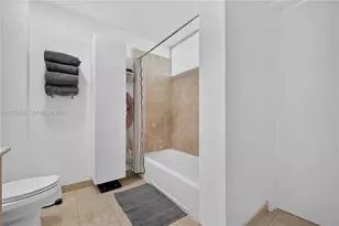 350 NE 24th St, Miami, FL 33137 - Photo 21