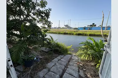 3001 NW 106th St, Miami, FL 33147 - Photo 19