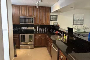 6450 Collins Ave, Miami Beach, FL 33141 - Photo 29