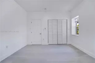 769 NW 10th St, Miami, FL 33136 - Photo 5